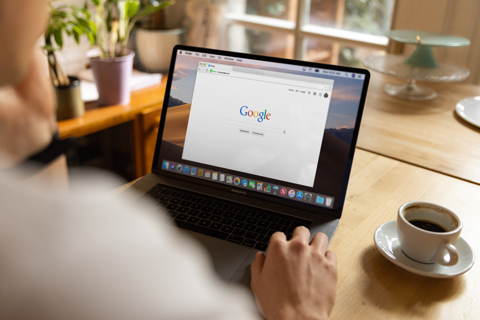 Giao diện Google AI Overview hiển thị kết quả tìm kiếm thông minh trên trang nhất